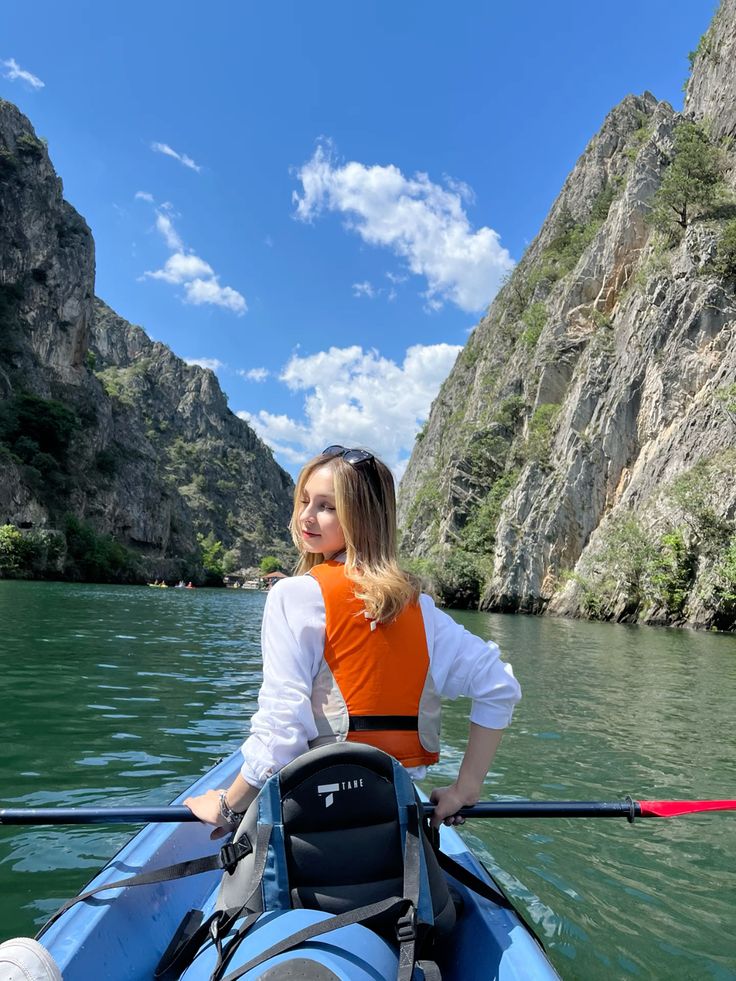 Cảm nhận từng cơn gió khi đứng trên du thuyền