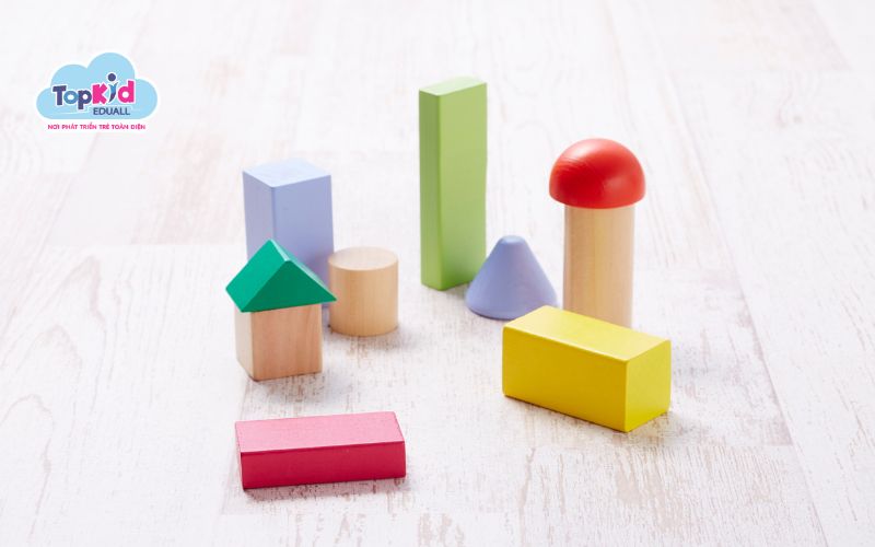 Vẽ và trang trí hình khối bằng bút màu