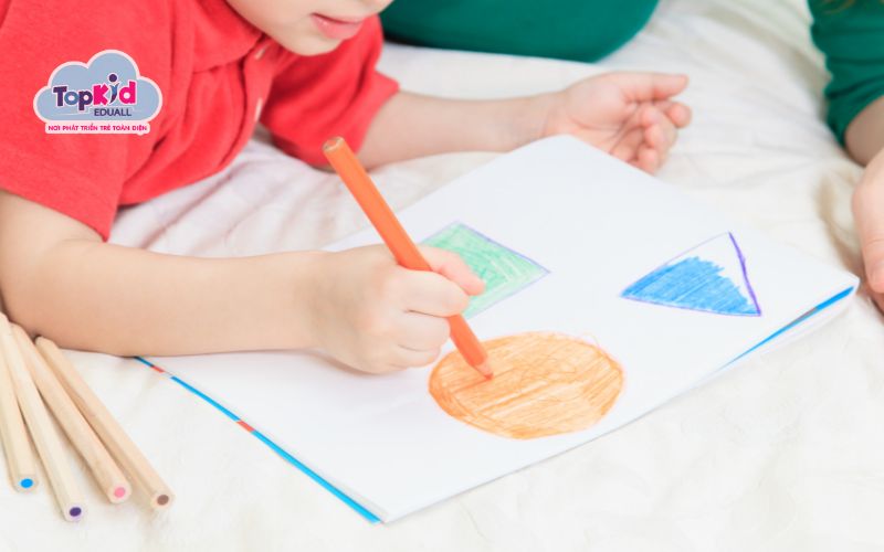 Hướng dẫn trẻ vẽ hình khối cơ bản