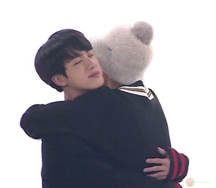 Tớ không hỏi gì, chỉ muốn ôm cậu