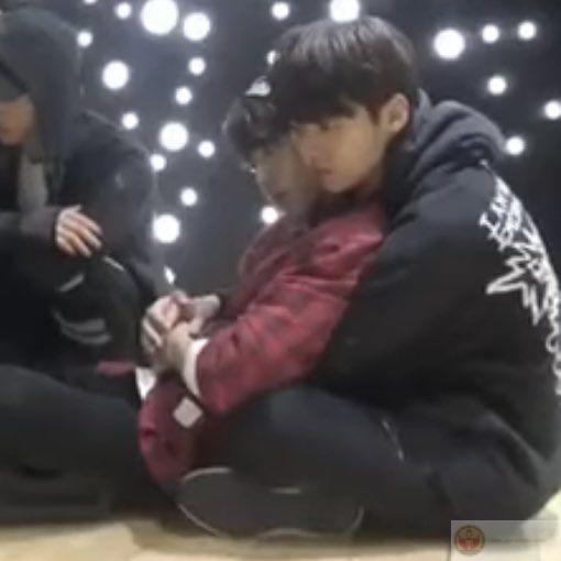 Nếu cậu cần một nơi để khóc, đây nè