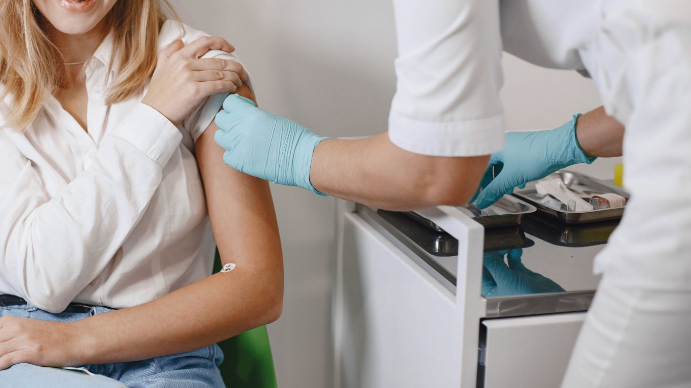 Miễn dịch đặc hiệu là gì? Cơ chế nhận diện và ghi nhớ của hệ miễn dịch con người