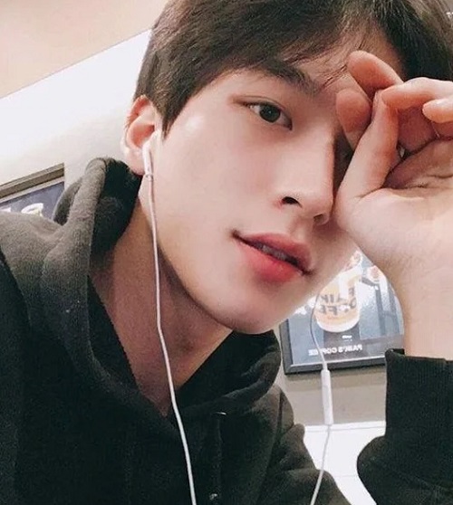 tao-dang-chup-anh-can-mat-che-mot-mat