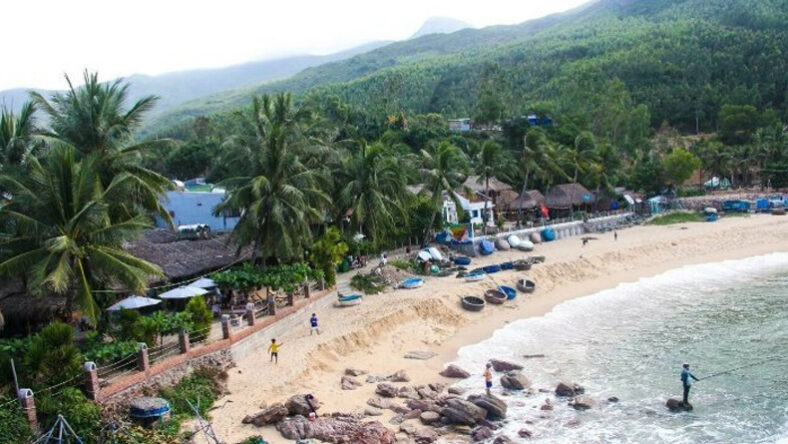 17 diem cam trai dep nhat vietnam Lifes a beach Quy Nhon
