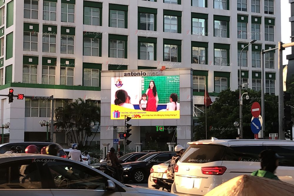 Màn hình LED quảng cáo ngoài trời tại 216 Trần Duy Hưng, Hà Nội