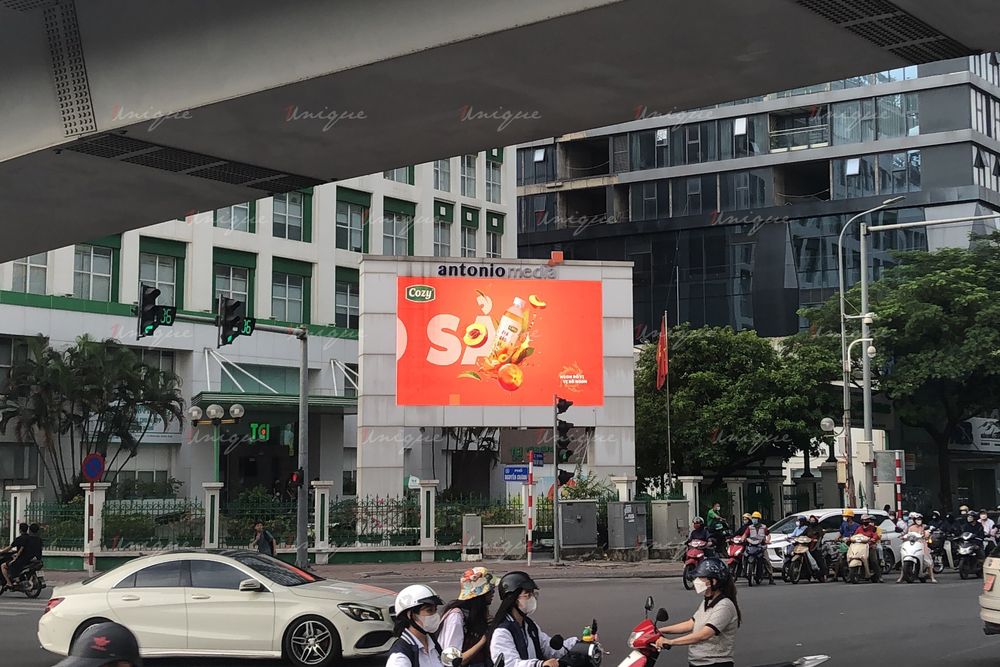 Màn hình LED quảng cáo ngoài trời tại 216 Trần Duy Hưng, Hà Nội
