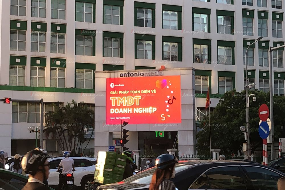 Màn hình LED quảng cáo ngoài trời tại 216 Trần Duy Hưng, Hà Nội