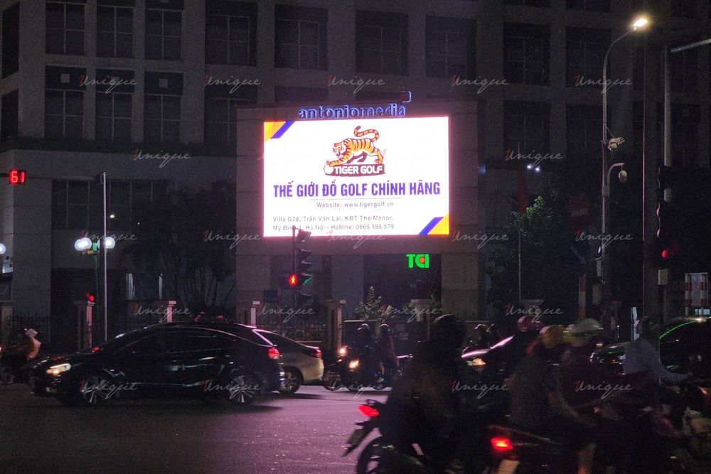 Màn hình LED quảng cáo ngoài trời tại 216 Trần Duy Hưng, Hà Nội