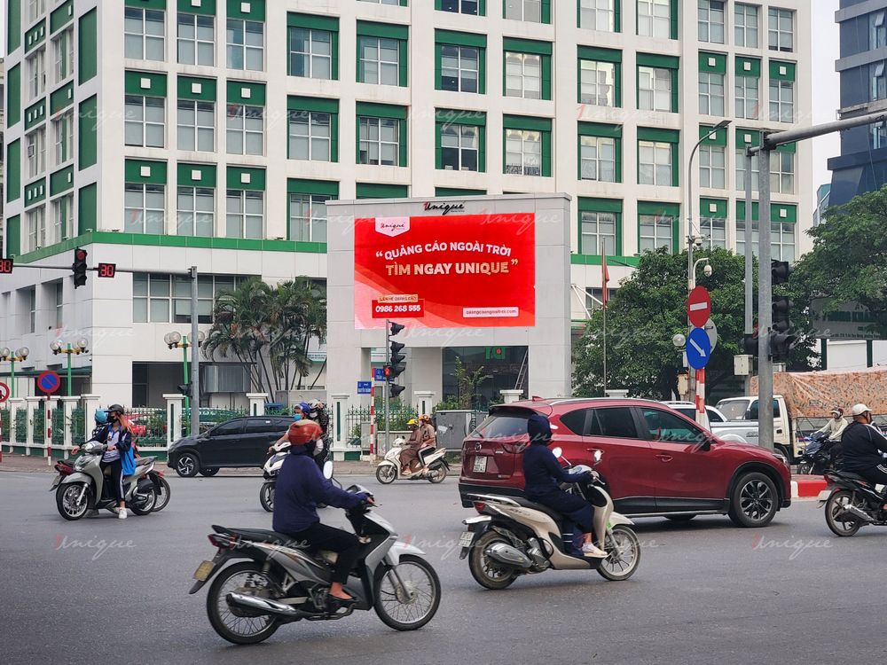 Màn hình LED quảng cáo ngoài trời tại 216 Trần Duy Hưng, Hà Nội