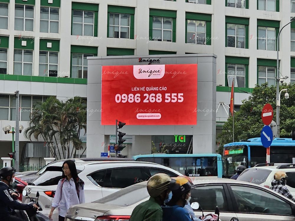 Màn hình LED quảng cáo ngoài trời tại 216 Trần Duy Hưng, Hà Nội