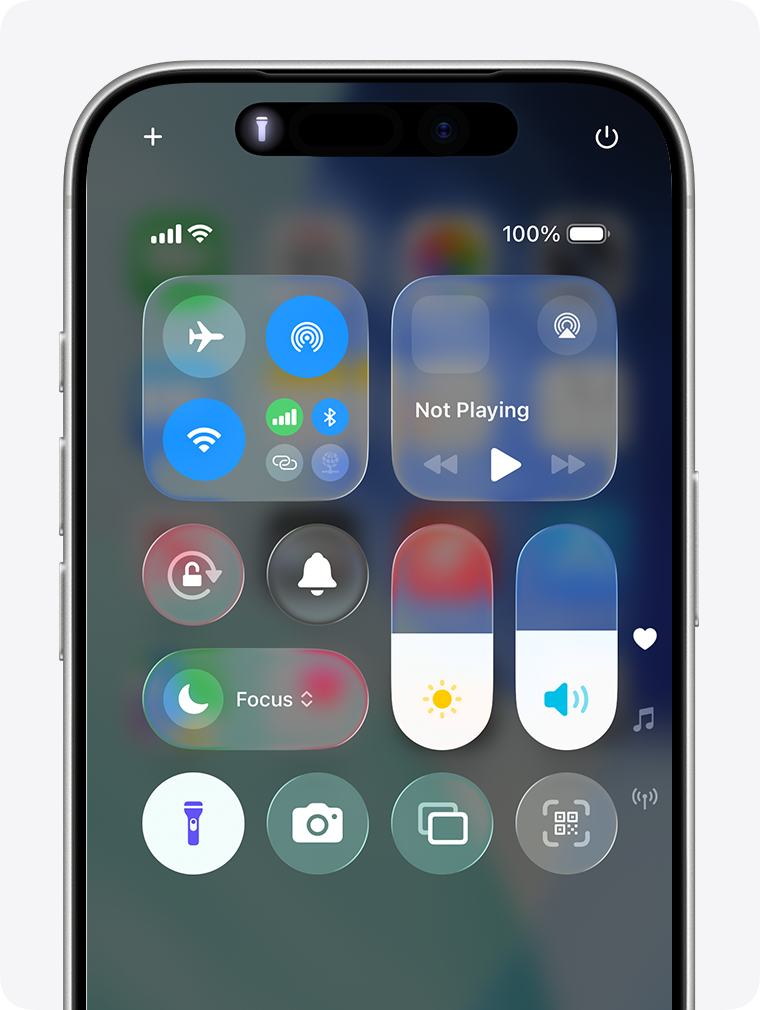 Truy cập đèn pin trong Trung tâm điều khiển trên iOS 26.