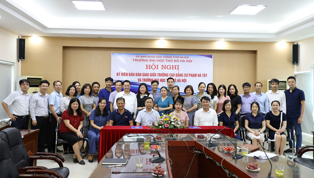 Hội nghị ký biên bản bàn giao giữa Trường Cao đẳng Sư phạm Hà Tây và Trường Đại học Thủ đô Hà Nội