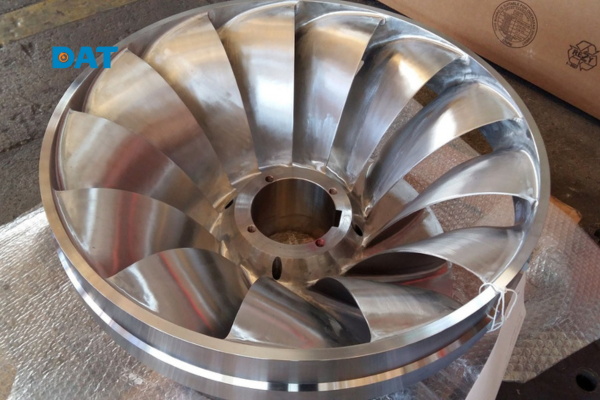 Tuabin Francis chuyển đổi dòng nước thành điện năng trong hệ thống thủy điện