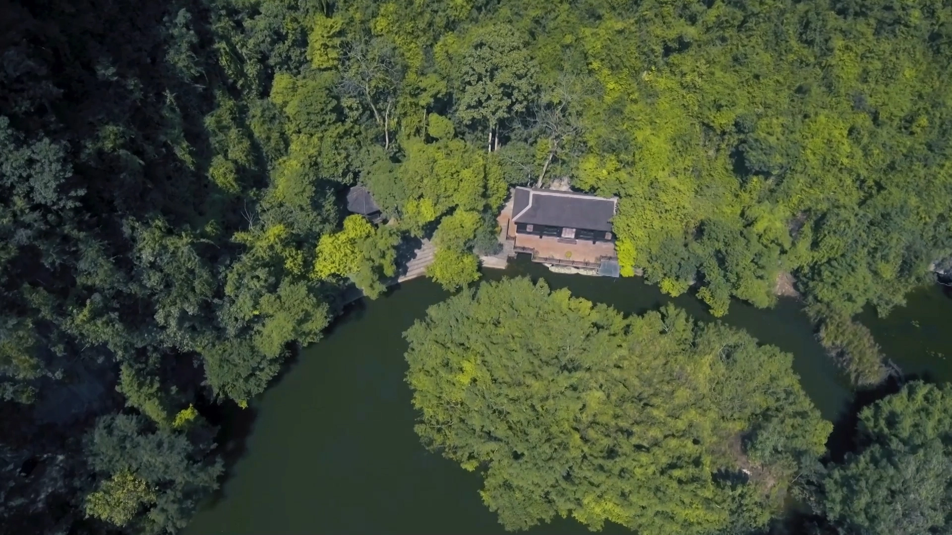 Thẩm quyền khai quản lý, dử dụng đặc dụng