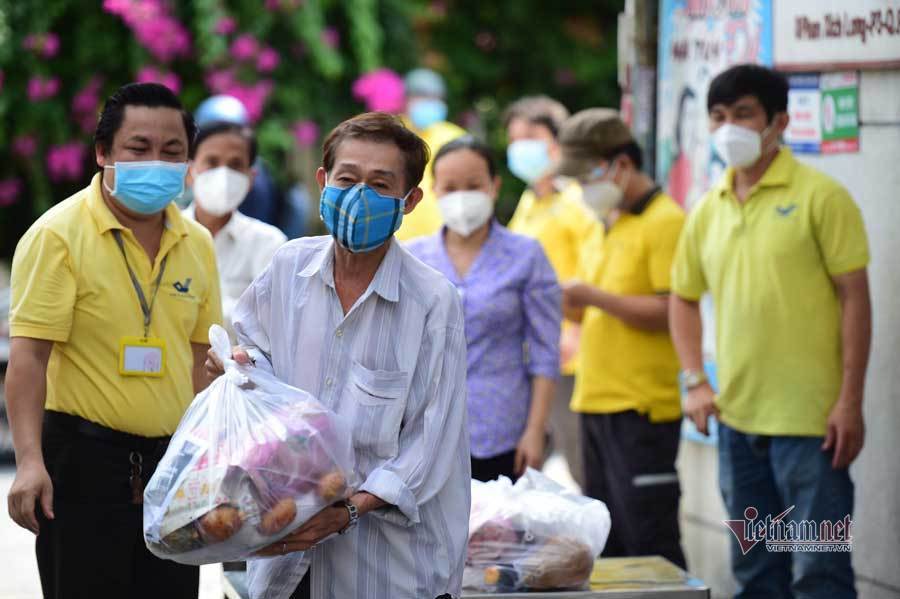 Việc nhân nghĩa cốt ở yên dân...