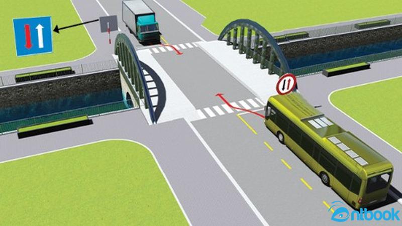 Xe nào phải nhường đường