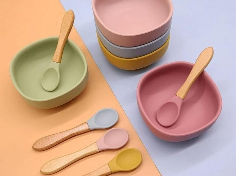 Cách dạy bé tự xúc cơm ăn đơn giản, dễ thực hiện 2