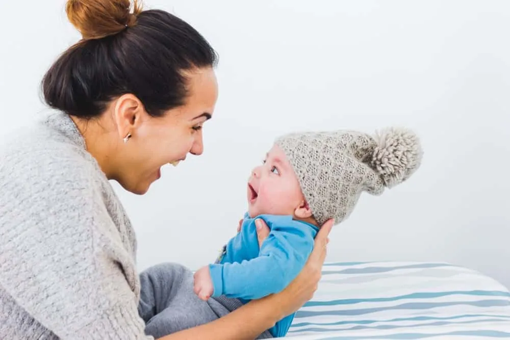 Cách bế trẻ sơ sinh và những lưu ý khi bế