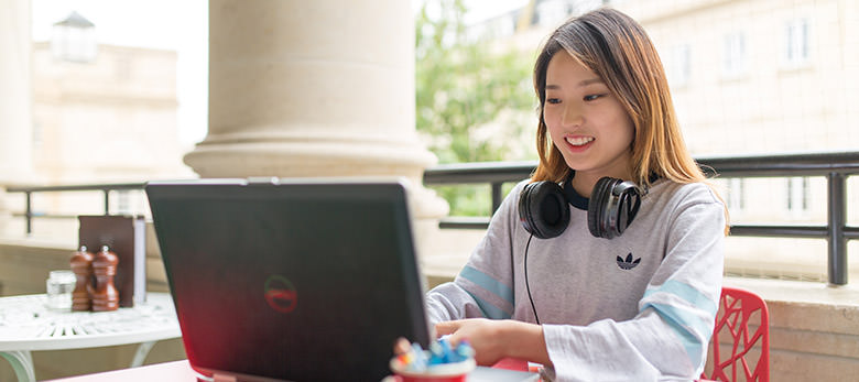 bai-tap-tieng-anh-10-unit-8-co-dap-an