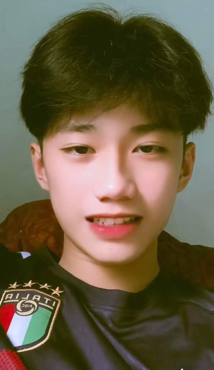 Hình ảnh trai 2k9 luôn để lại dấu ấn bởi nét trong sáng rất dễ thương