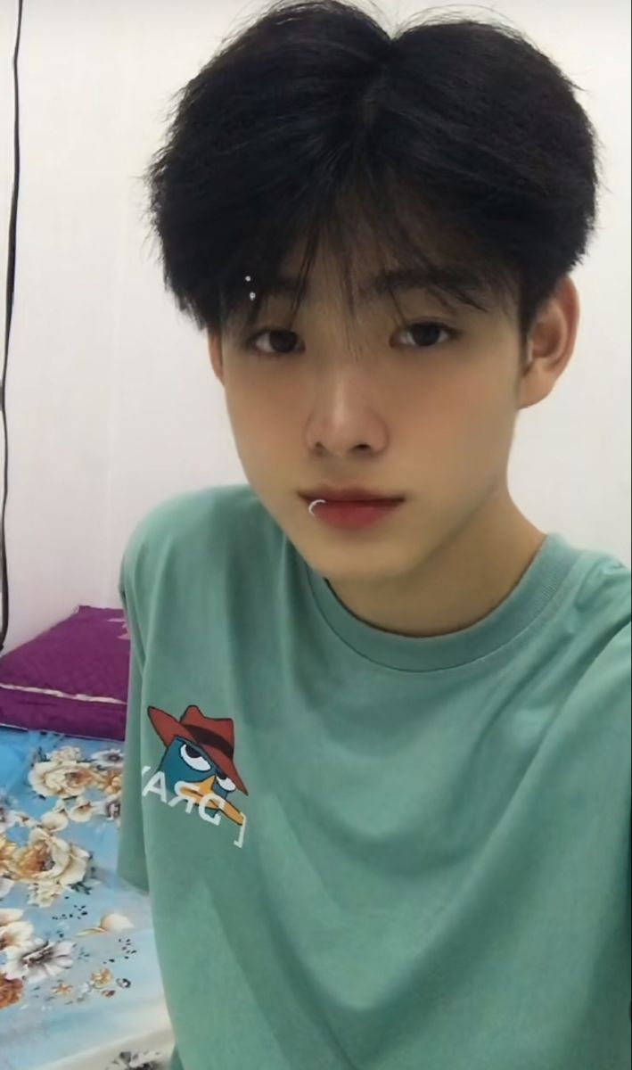 Hình trai đẹp 2k9 nổi bật nhờ ánh mắt trong trẻo và nụ cười hồn nhiên