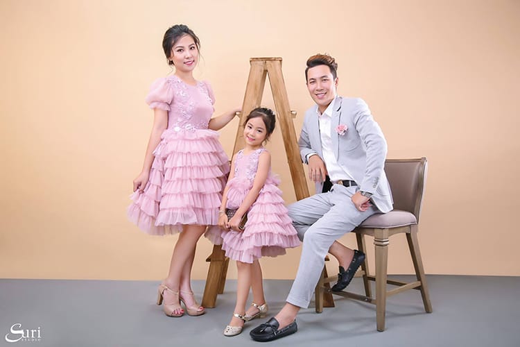 [Xem ngay] Bảng giá chụp ảnh gia đình tại Hà Nội cực ưu đãi của Suri