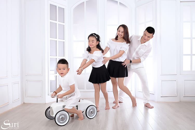 [Xem ngay] Bảng giá chụp ảnh gia đình tại Hà Nội cực ưu đãi của Suri