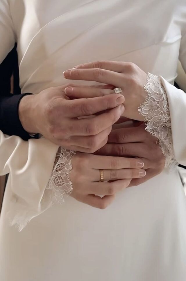 Ảnh đôi tay nghệ thuật đen trắng đẹp lãng mạn