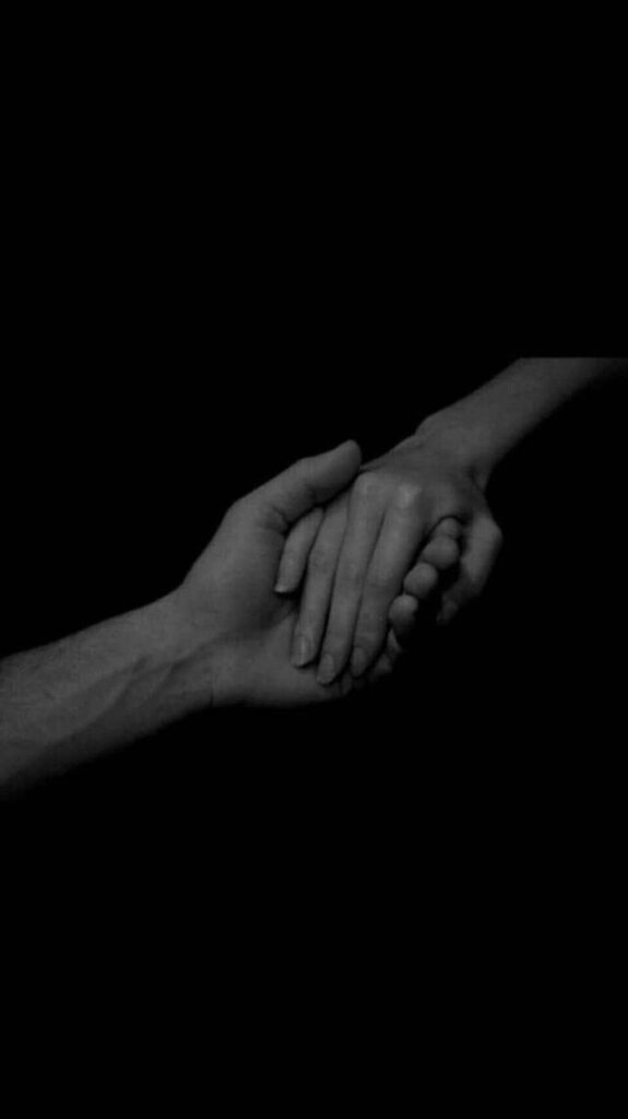 Hình nắm tay đẹp làm hình nền điện thoại