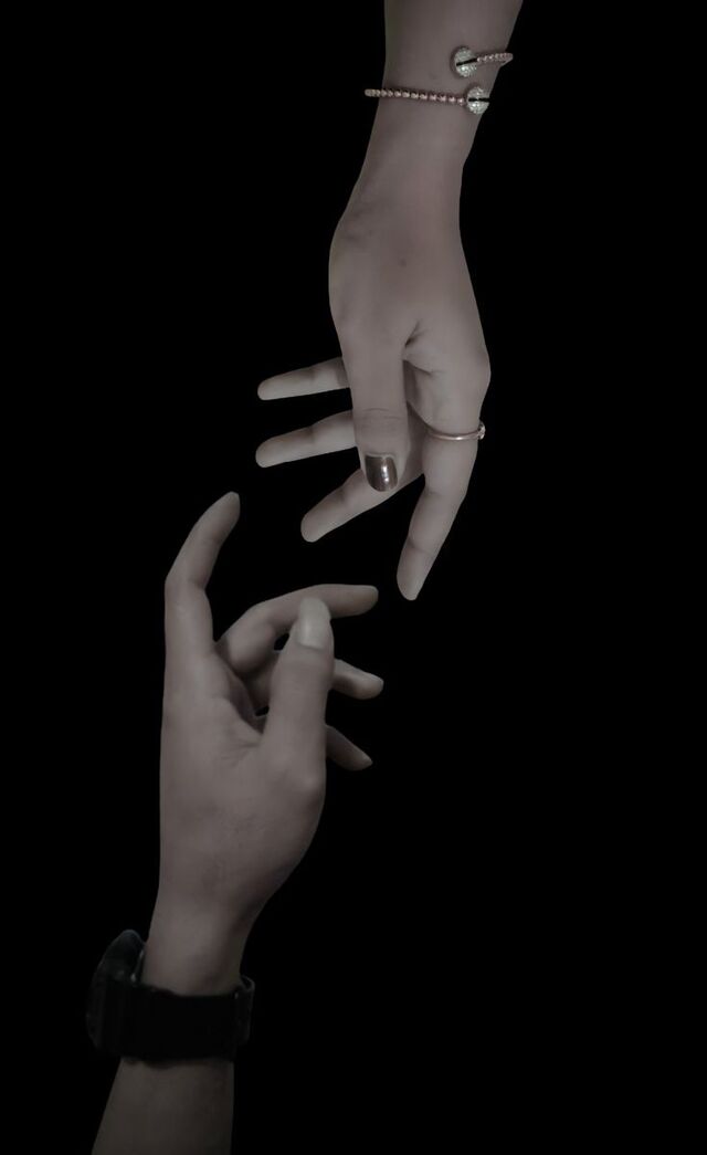 Hình nền nắm tay người yêu dễ thương, ảnh cặp đôi nắm tay nhau