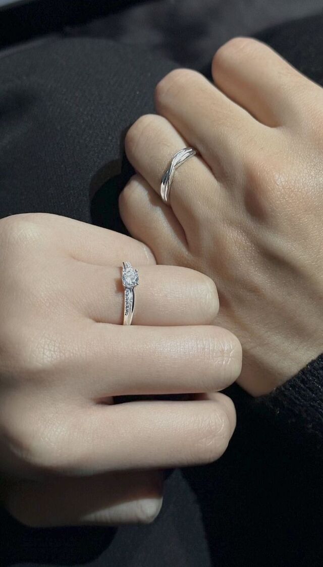 Hình ảnh đôi tay tình yêu đẹp cho cover mạng xã hội