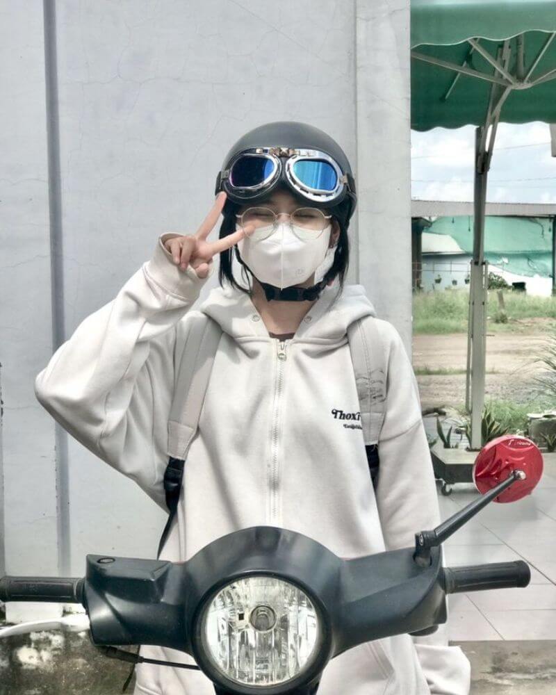 Ảnh gái xinh che mặt bằng khẩu trang làm avatar đẹp