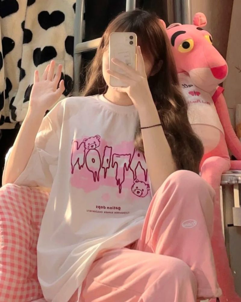 Avatar ảnh gái xinh che mặt bằng điện thoại