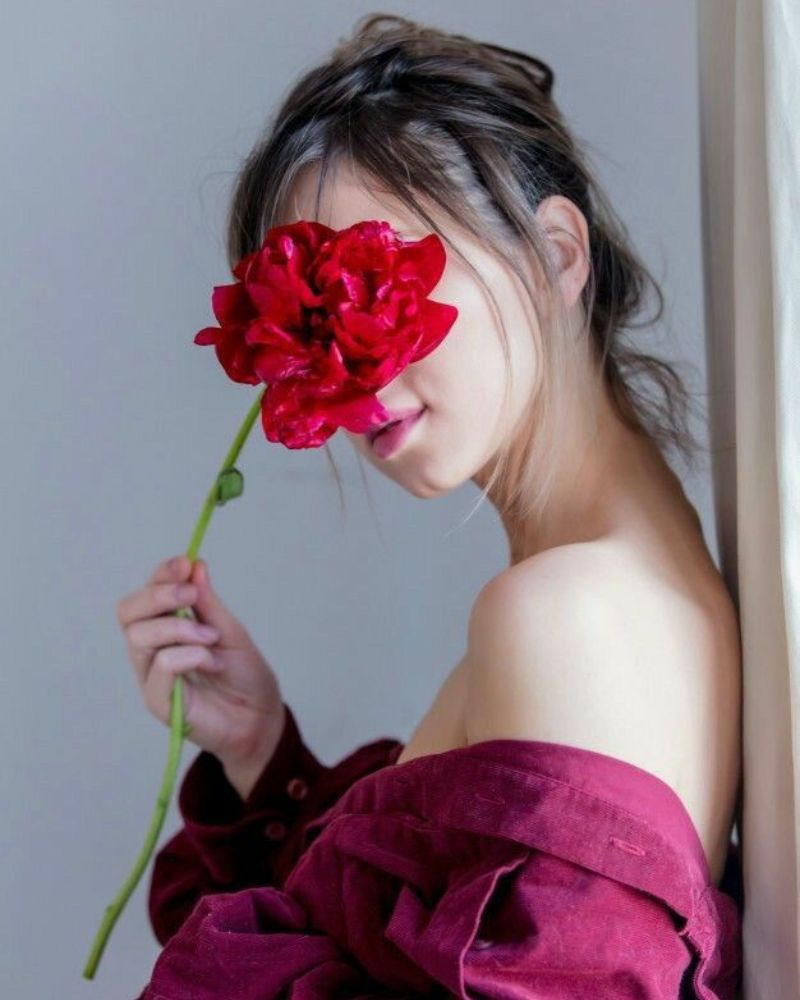 Hình gái đẹp che mặt làm avatar cho con gái