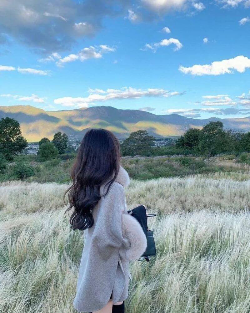 Ảnh gái quay lưng che mặt cực xinh