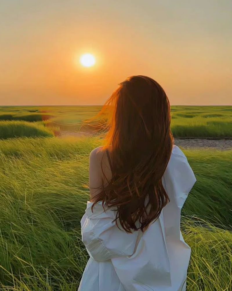 Ảnh hot girl che mặt ngắm hoàng hôn cute