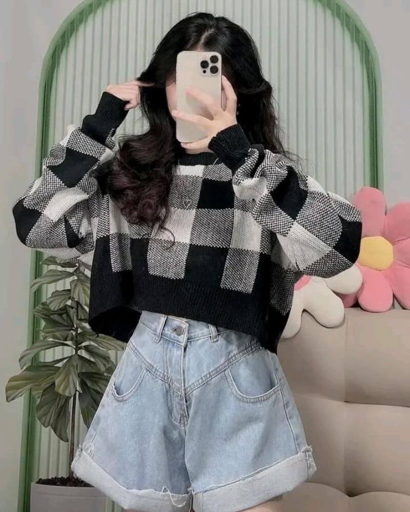 Avatar gái xinh che mặt bằng điện thoại ngầu