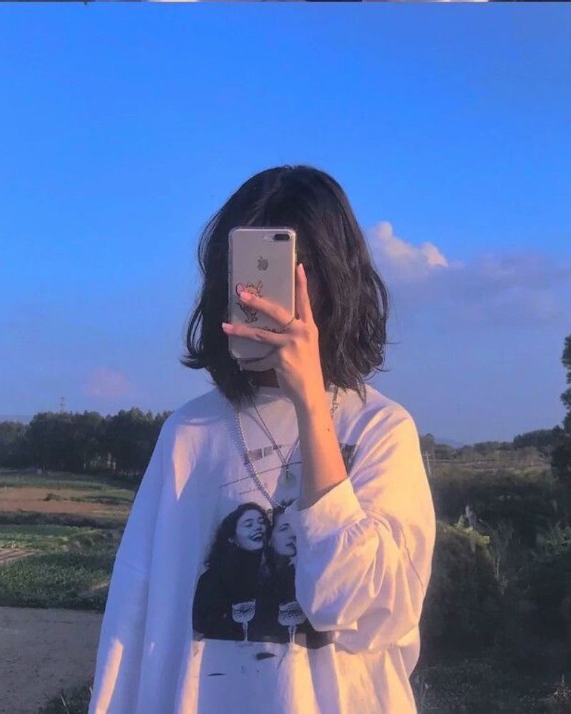 Ảnh gái xinh tóc ngắn làm avatar đẹp