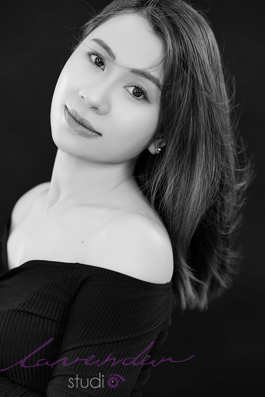 Giá dịch vụ chụp hình chân dung concept trắng đen