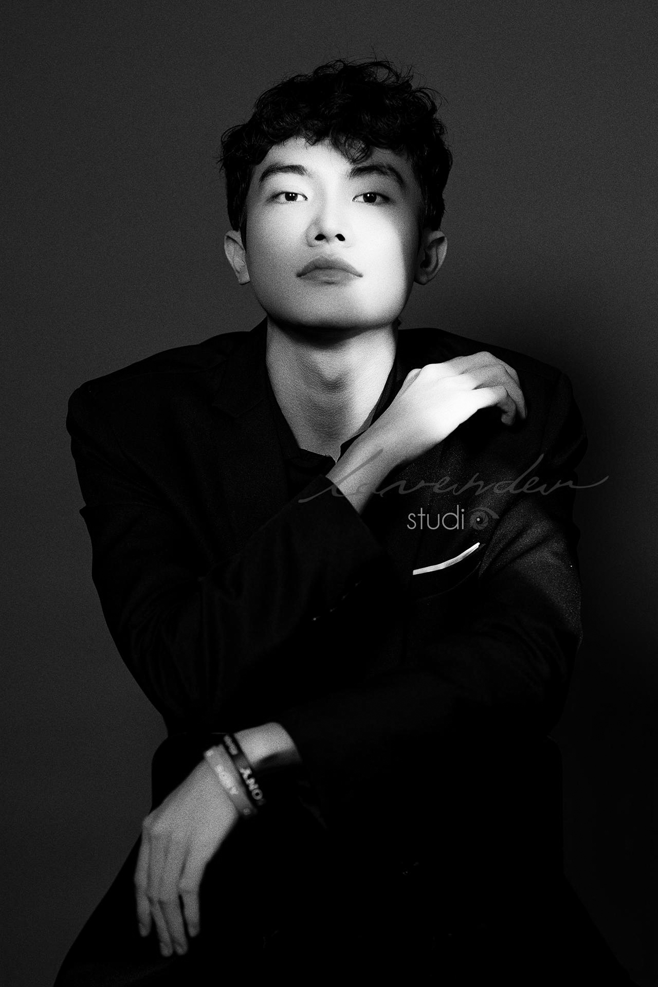 Chụp ảnh đen trắng ngầu cho phái nam cực đẹp