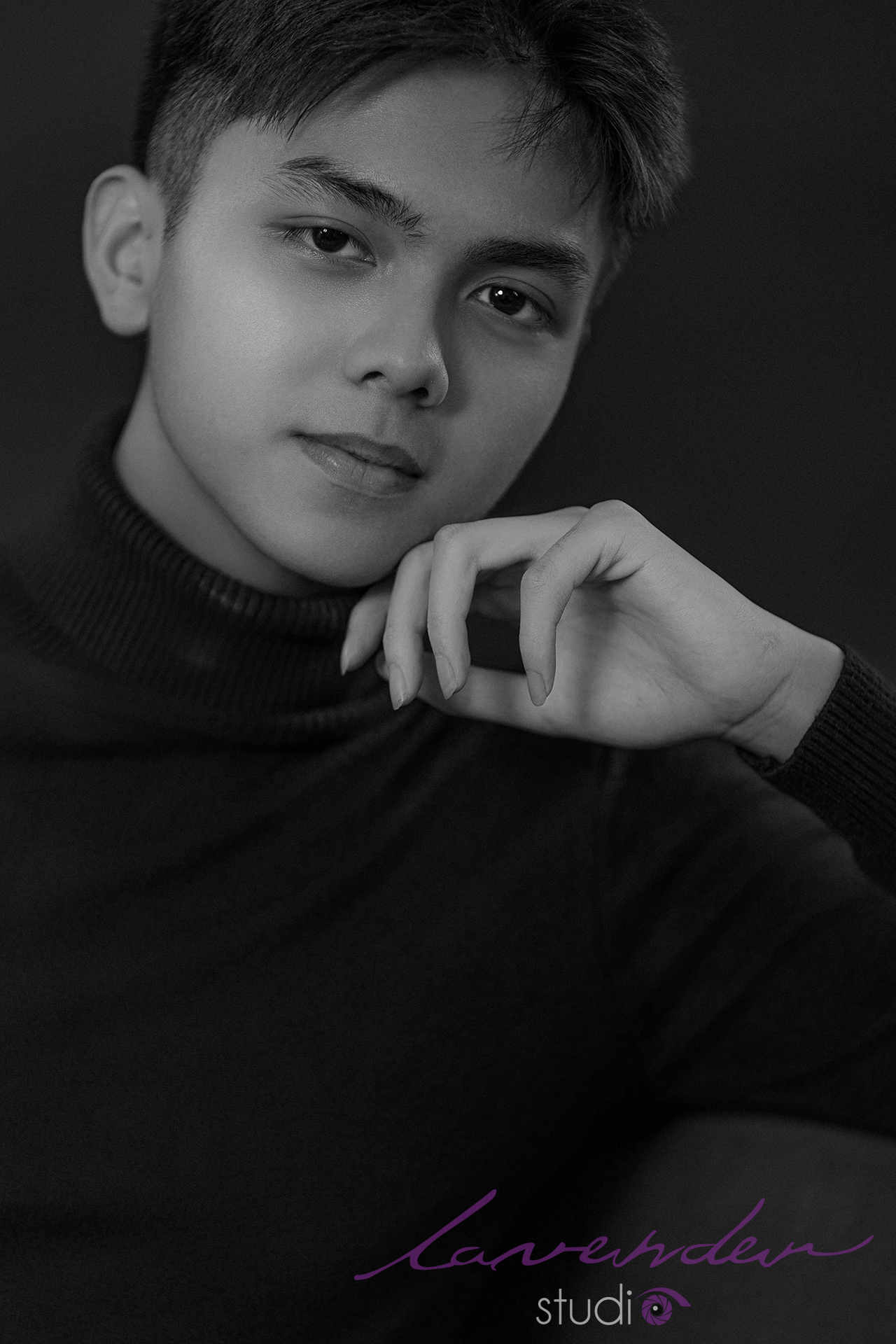 Giá gói chụp hình chân dung đen trắng cho nam giới bao nhiêu