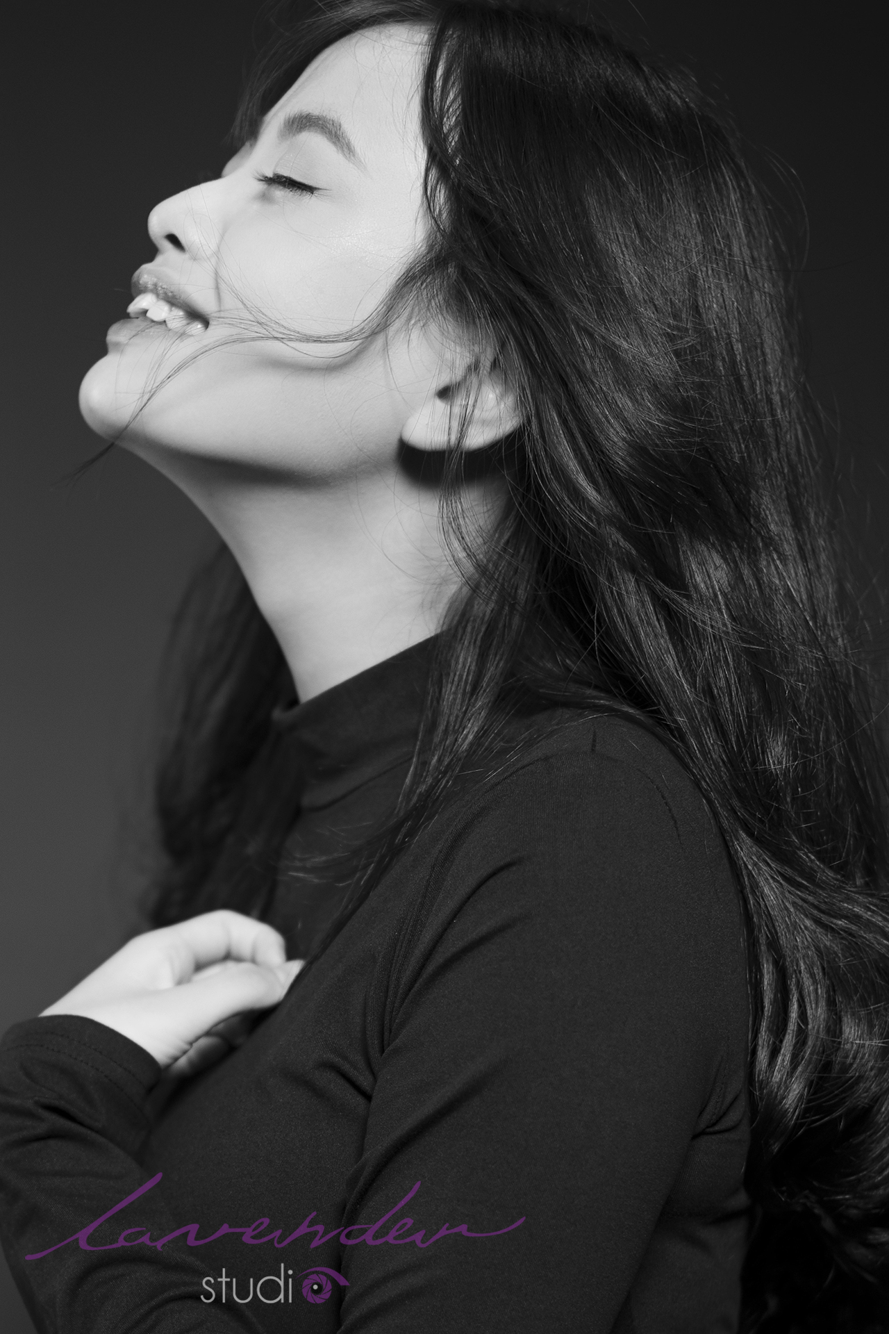 Giá gói chụp 1 bộ ảnh nghệ thuật đen trắng