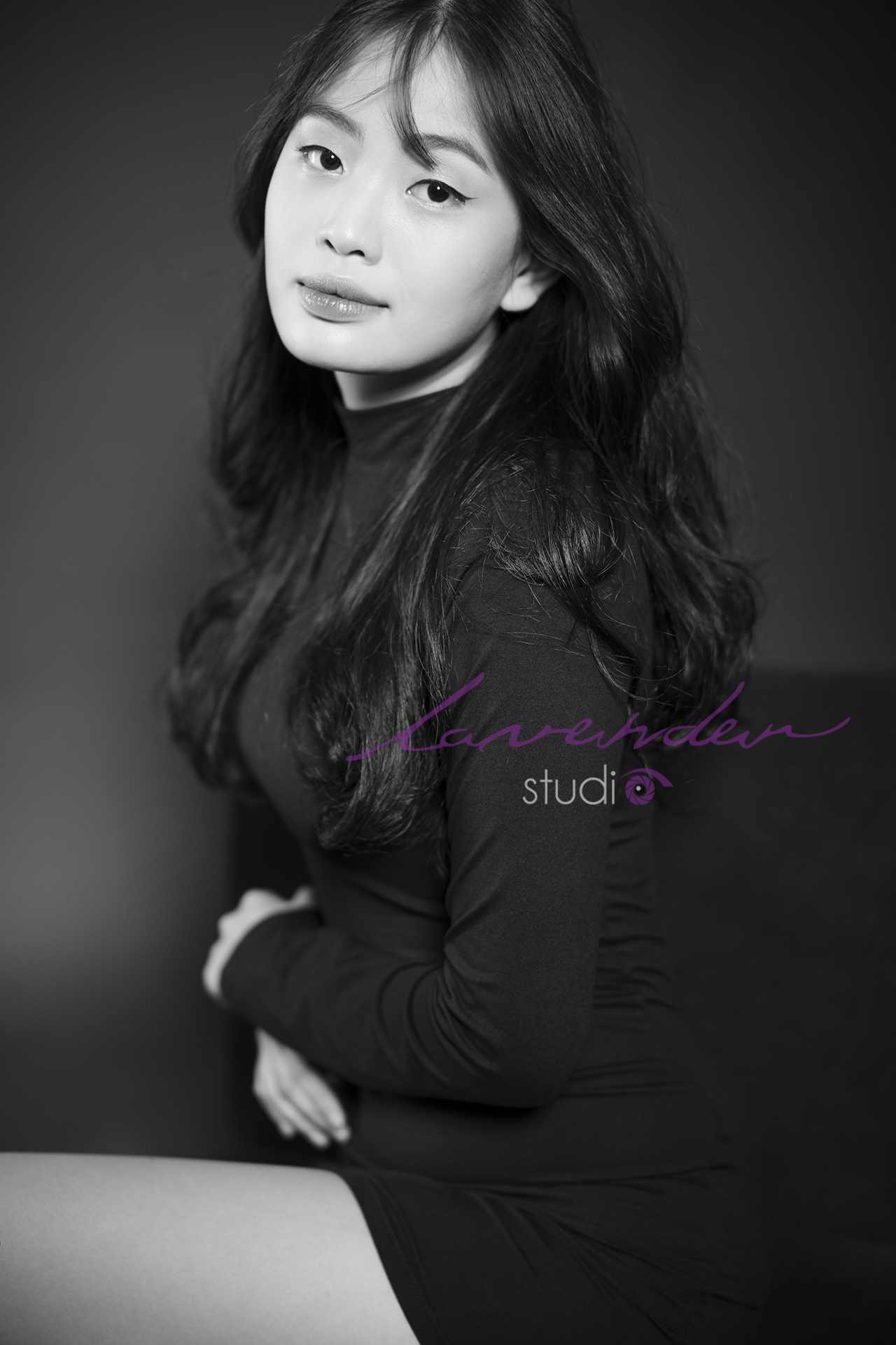 Giá dịch vụ chụp 1 bộ chân dung đen trắng