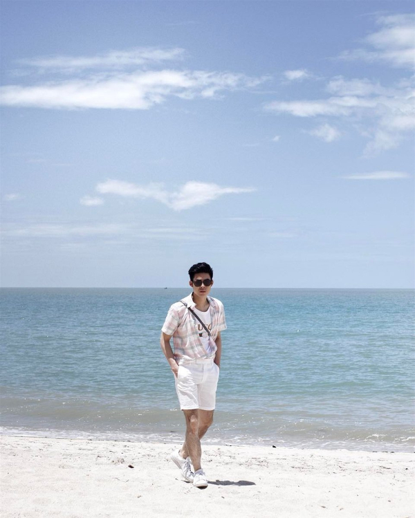 Cách tạo dáng chụp ảnh nam khi đi biển tự nhiên