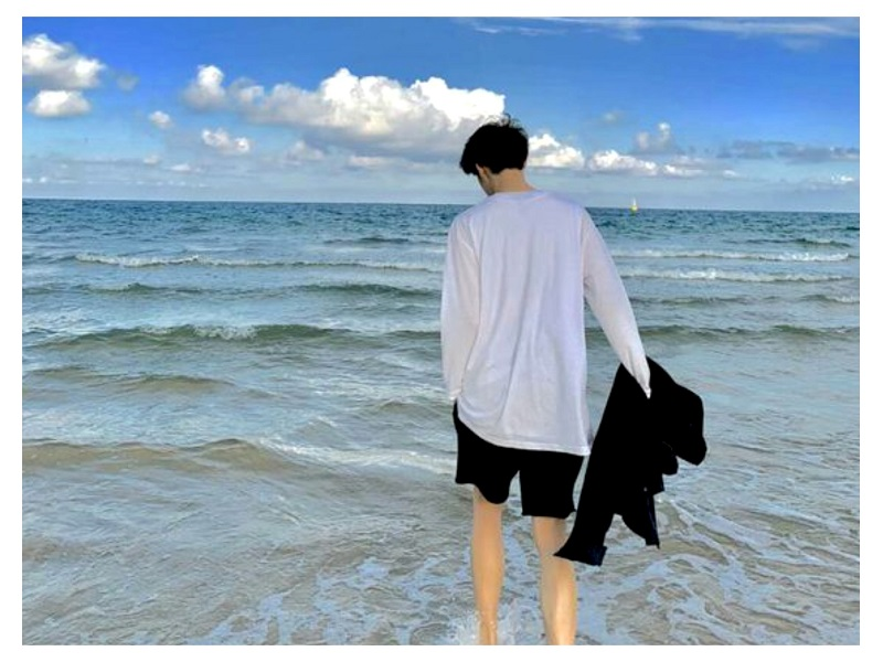 Tạo dáng chụp ảnh nam đi biển đẹp tuyệt vời