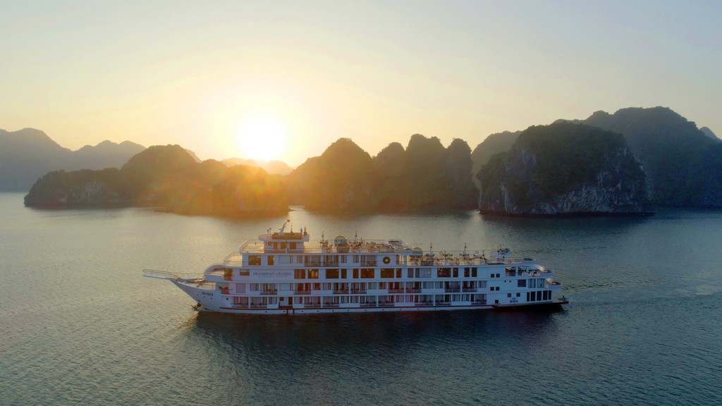 Du thuyền Ambassador