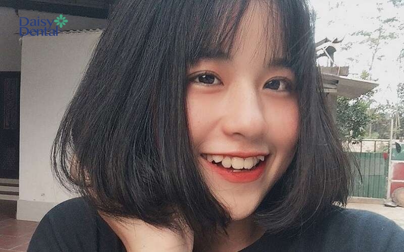 Cô bạn có nụ cười răng khểnh duyên dáng gây sốt cộng đồng mạng