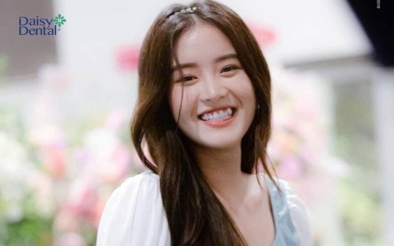 Cô bạn đẹp năng động, trẻ trung nhờ chiếc răng khểnh