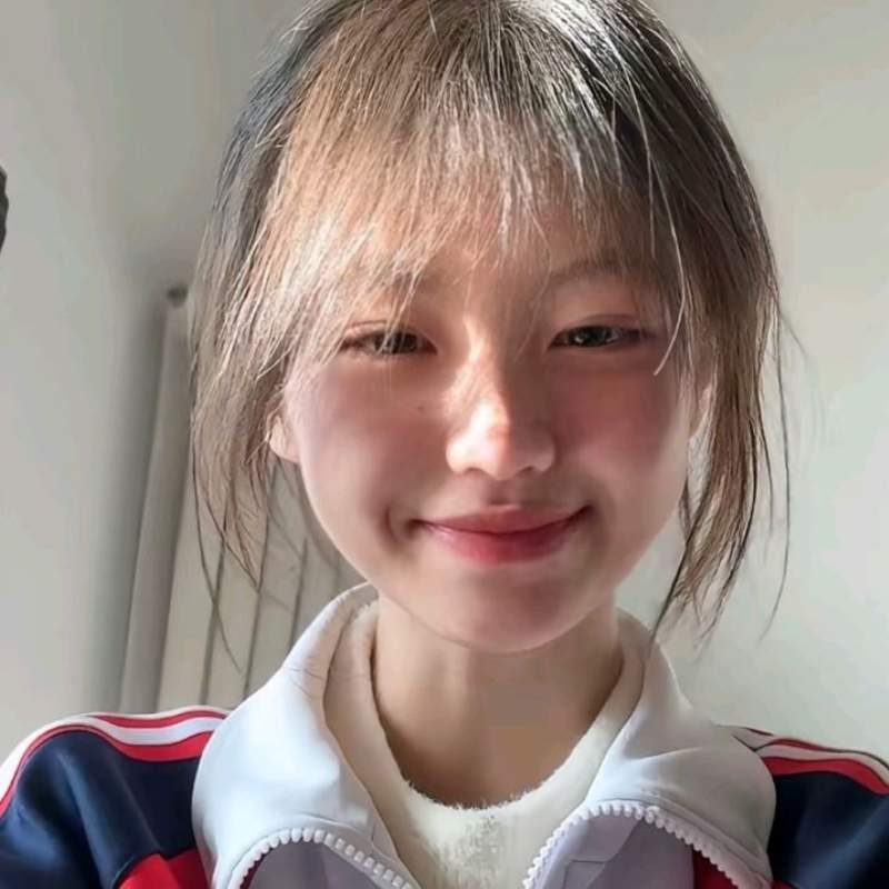 avatar ảnh gái xinh k8 cận mặt đang cười