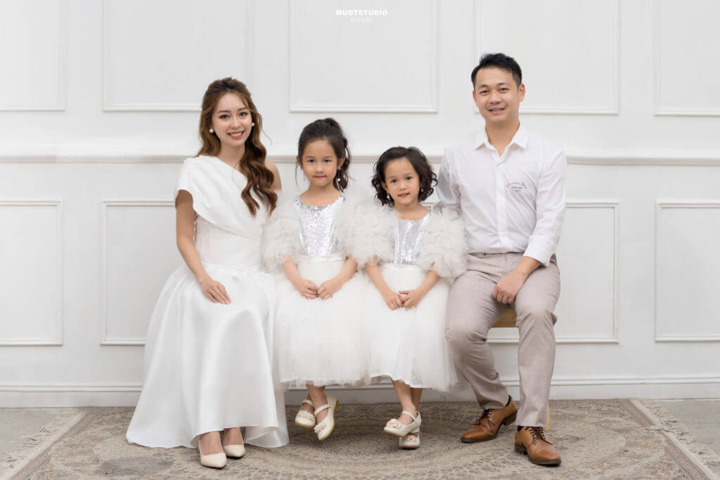 Cách tạo dáng chụp ảnh gia đình 4 người